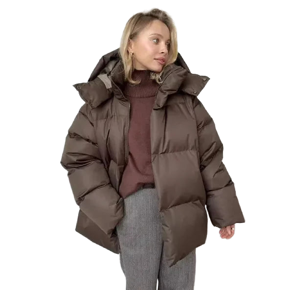 Braune Damen Winter-Pufferjacke mit Kapuze, Stehkragen und praktischen Taschen, ideal für kalte Wetterbedingungen.