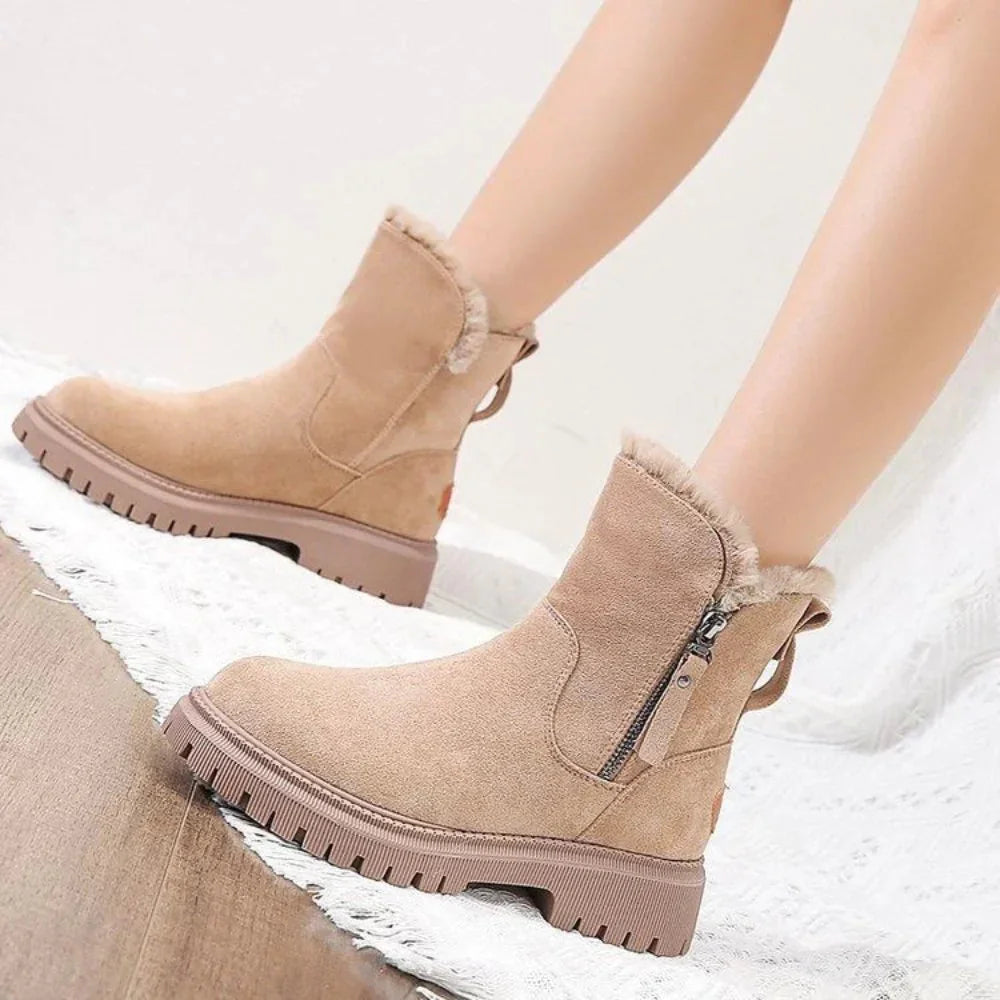 Damen-Winterboots aus wasserabweisendem Material, gefüttert und mit rutschfester, robuster Sohle für optimalen Halt.