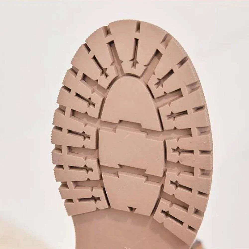 Damen-Winterboots aus wärmendem Futter und strapazierfähiger Sohle, ideal für kaltes Wetter und rutschige Untergründe.