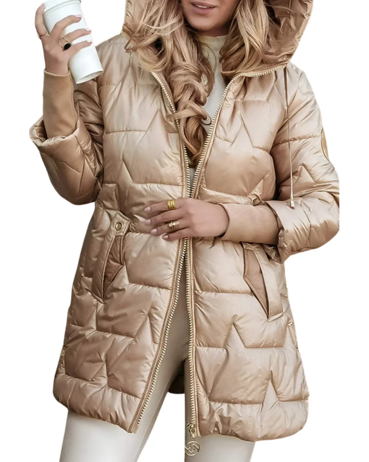 Damen Winterjacke mit Kapuze, steppdesign aus warmem, wasserabweisendem Material für zusätzlichen Schutz und Komfort.