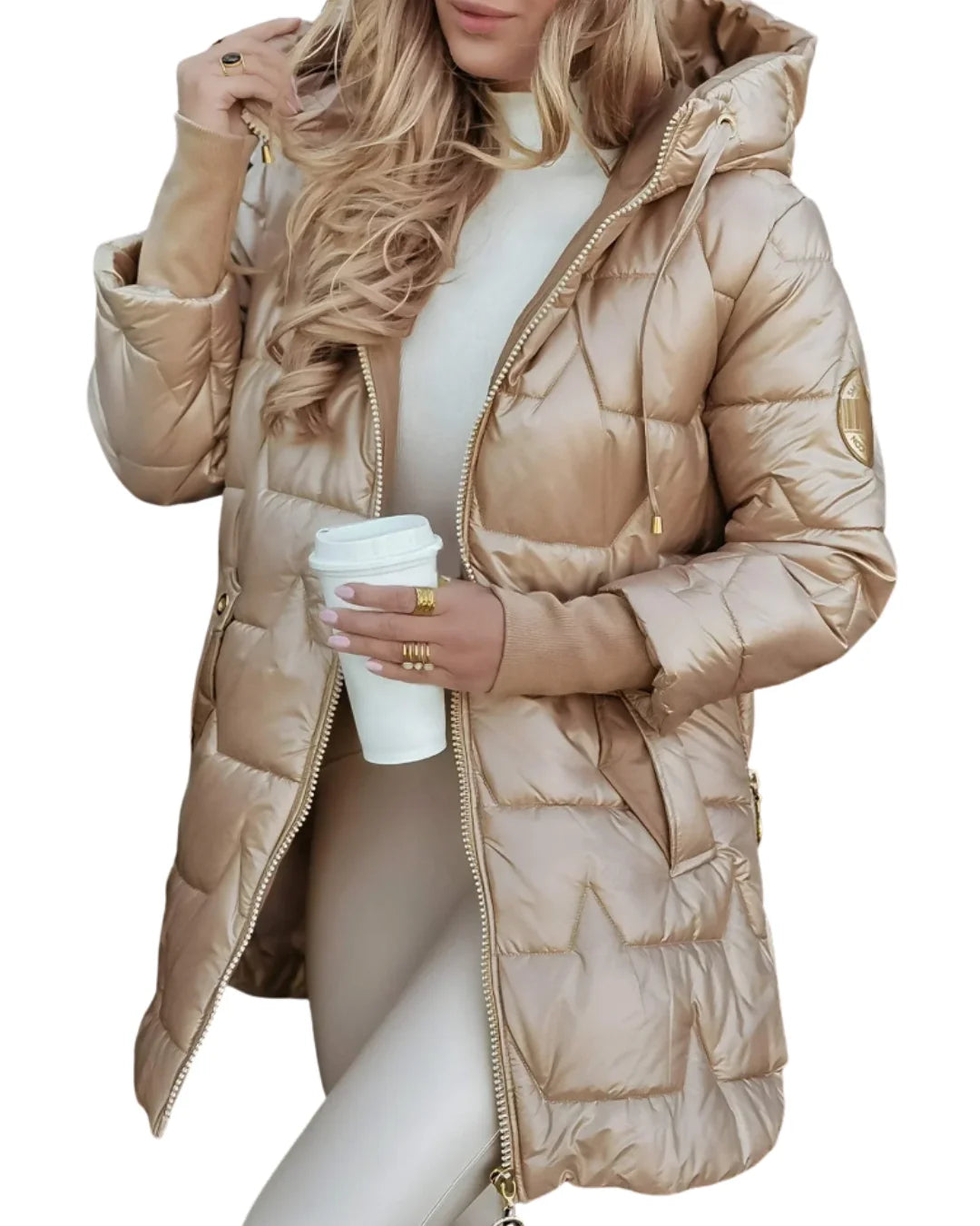 Beige Damen Winterjacke mit Kapuze, Steppdesign, wärmt zuverlässig und bietet praktischen Schutz vor Kälte und Wind.