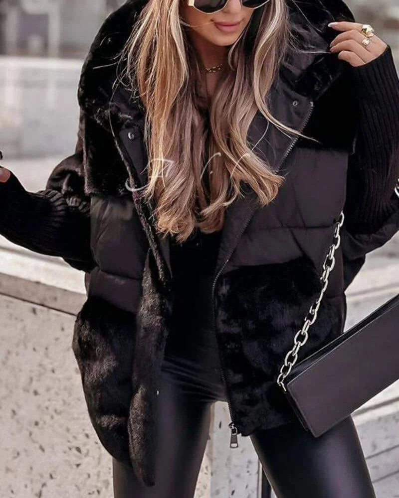 Damen Winterjacke mit Kapuze, hergestellt aus warmem, wasserabweisendem Material und isolierendem Innenfutter für Kälte.