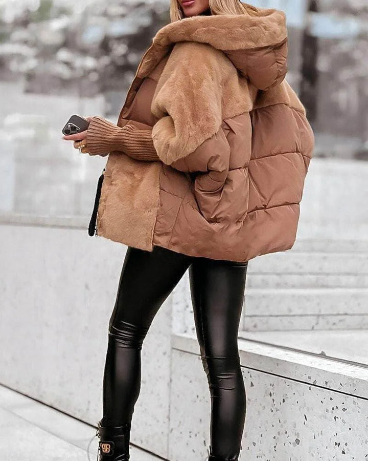 Damen Winterjacke mit Kapuze, wasserabweisend, warm gefüttert, praktische Taschen und anpassbare Ärmelbündchen.
