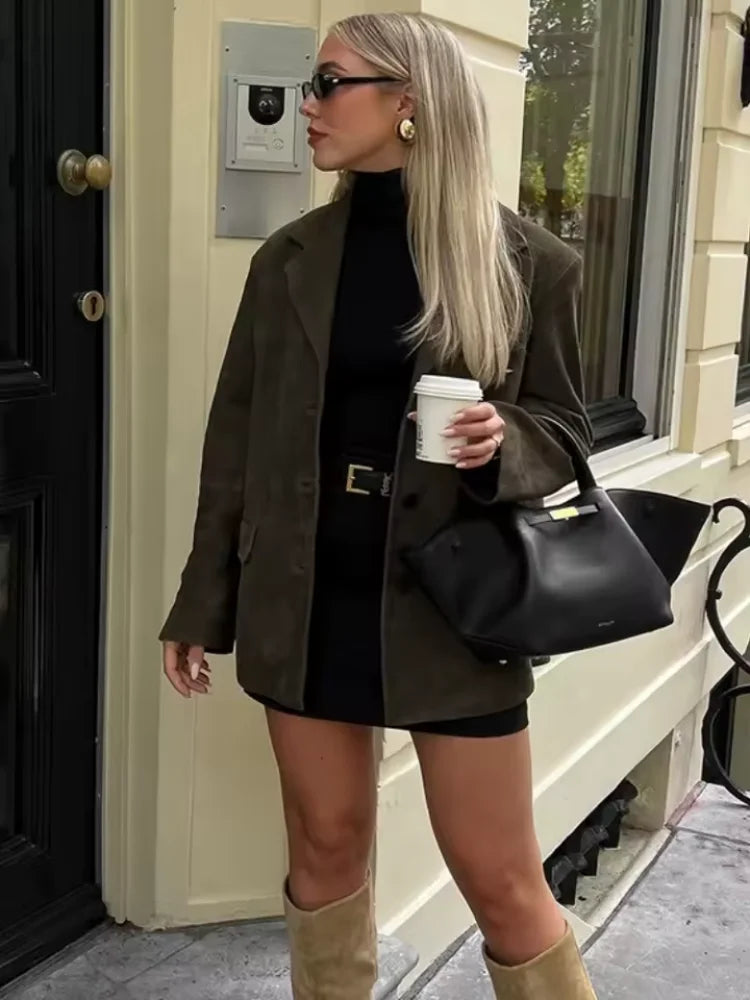 Damen Winterjacke aus warmem Stoff mit Knopfleiste und großzügigem Schnitt für zusätzlichen Komfort und Bewegungsfreiheit.