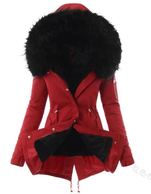 Rote Damen Winterjacke mit warmem Fellkragen, Kapuze und praktischen Taschen für kalte Tage.