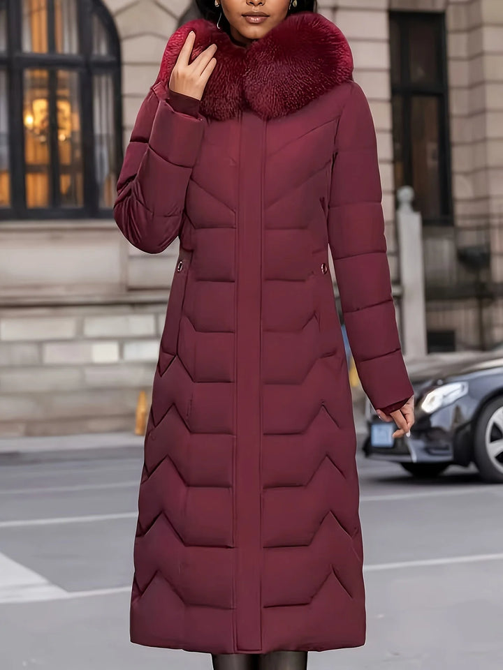 Damen Wintermantel aus strapazierfähigem Material, dicker Kragen, Reißverschluss und praktische Taschen für kühle Tage.