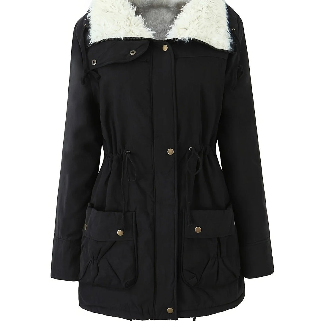 Schwarzer Damen Wintermantel mit Kapuze, weichem Innenfutter und geradem Schnitt für warme, bequeme Trageerfahrung.