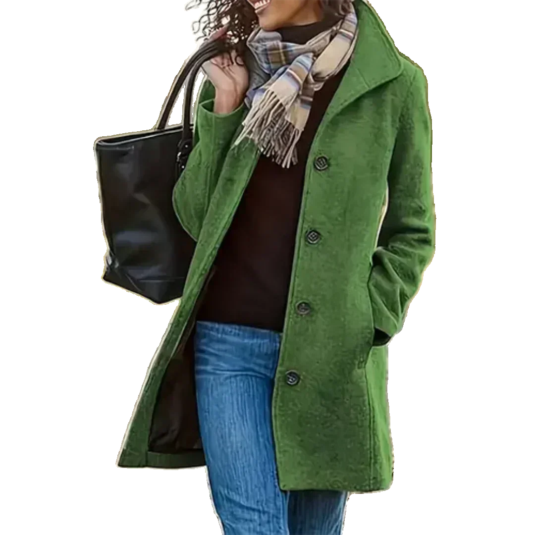 Grüner Übergangsmantel mit Knopfleiste, großem Kragen und weichem Material, ideal für die Übergangszeit.