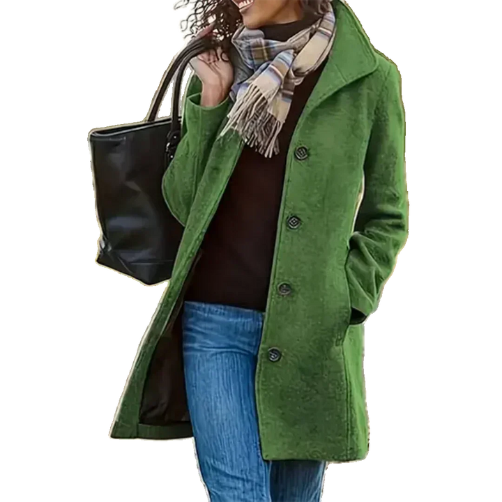 Grüner Übergangsmantel mit Knopfleiste, großem Kragen und weichem Material, ideal für die Übergangszeit.