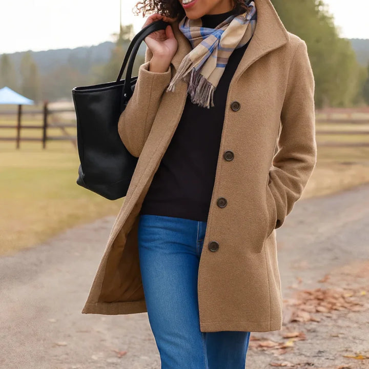 Damen Wintermantel in Khaki, Knopfverschluss, Kragen, aus warmem, strapazierfähigem Material, ideal für kalte Tage.