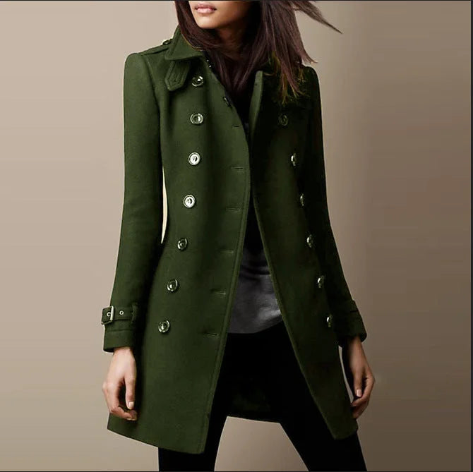 Grüner Damen Trenchcoat mit zwei Reihen Knöpfen, aus hochwertigem Stoff, klassischem Schnitt und modischem Stil.