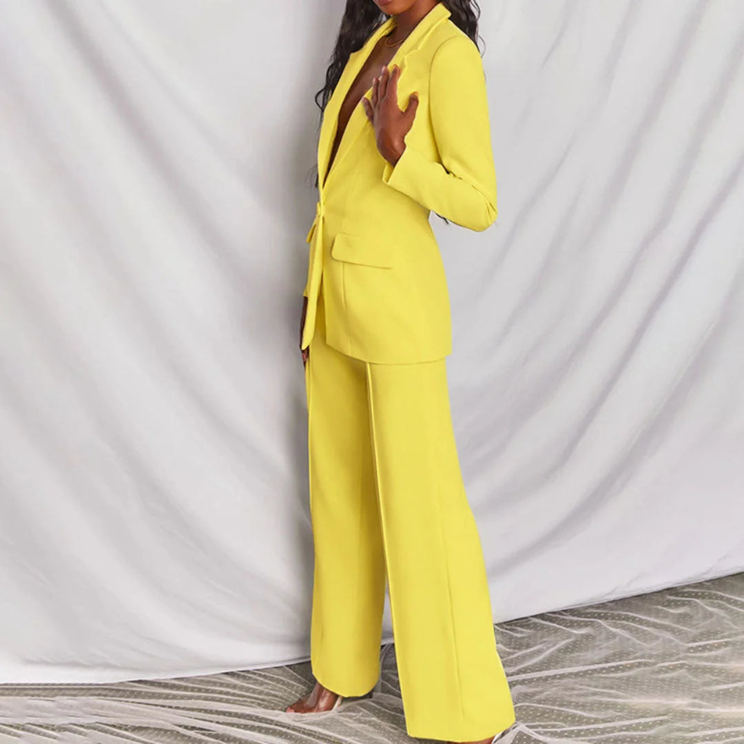 Damen Zweiteiliger Blazer und Hose Anzug aus hochwertigem Stoff mit Einzelknopf in klassischem Design.