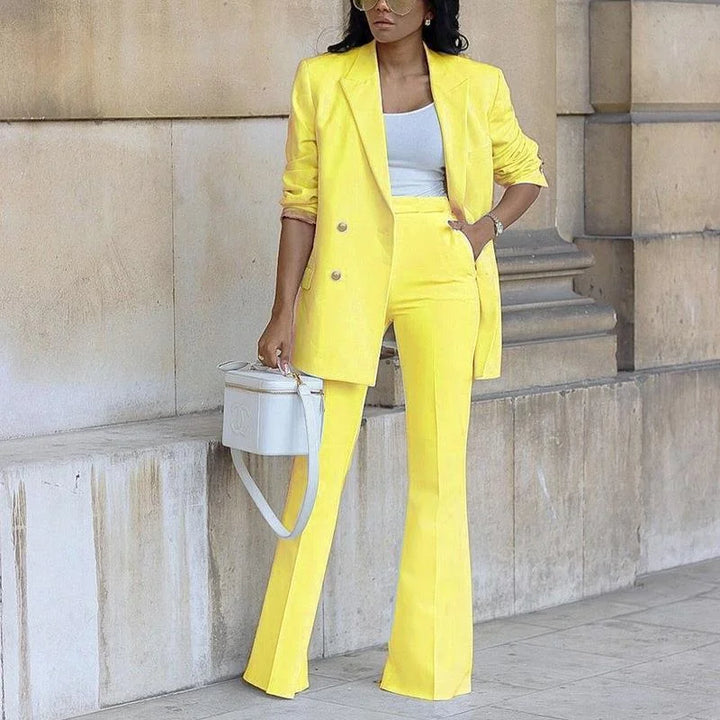 Damen Zweiteiliges Anzugset in Gelb, bestehend aus Blazer und Schlaghose, aus leichtem Baumwollgemisch mit elegantem Schnitt.