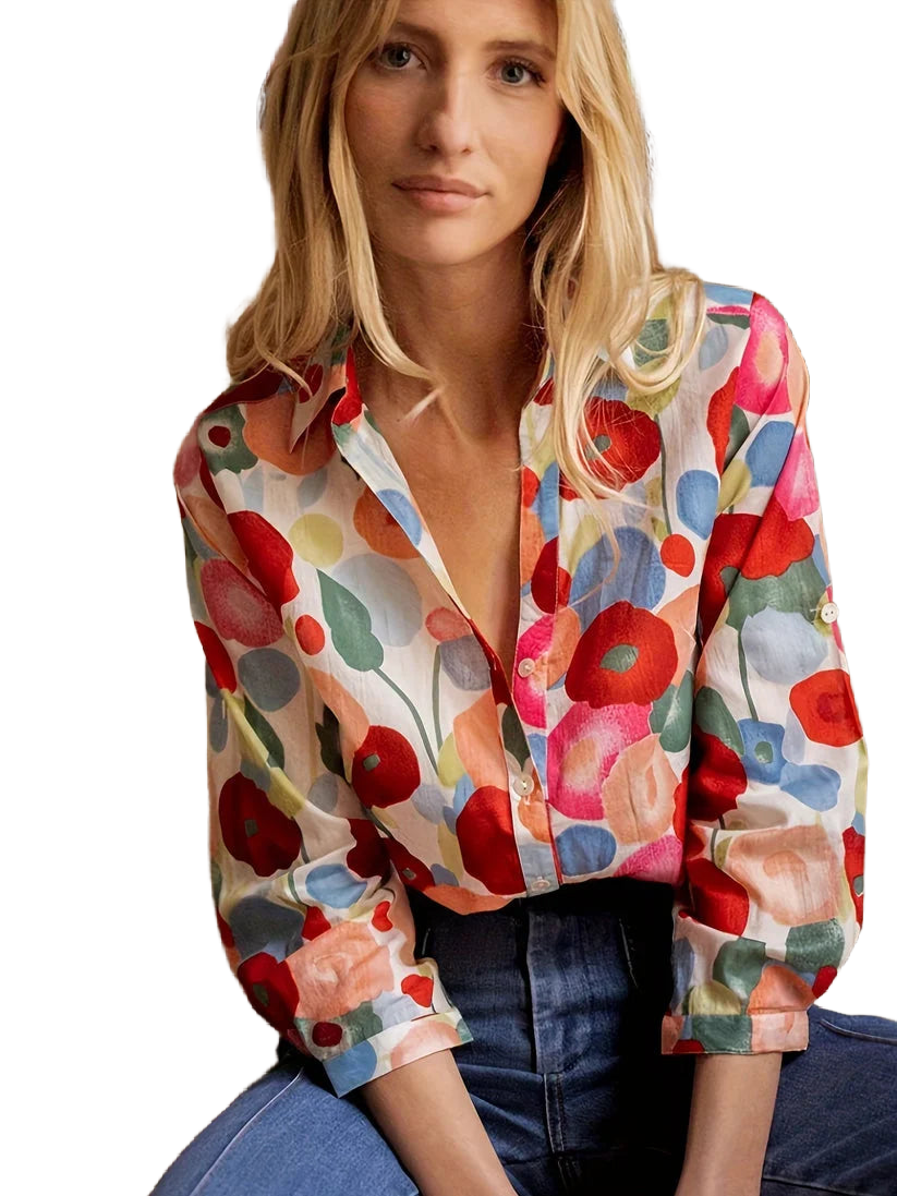Damenbluse aus weichem Stoff mit buntem Blumenmuster und langen Ärmeln für einen frischen, femininen Look.