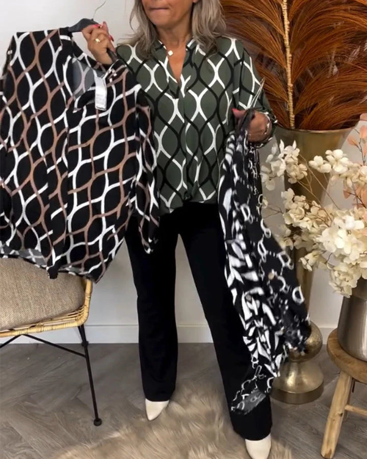 Damenbluse mit grafischem Muster aus leichter Baumwolle, elegantem Schnitt und lässigen kurzen Ärmeln für vielseitige…