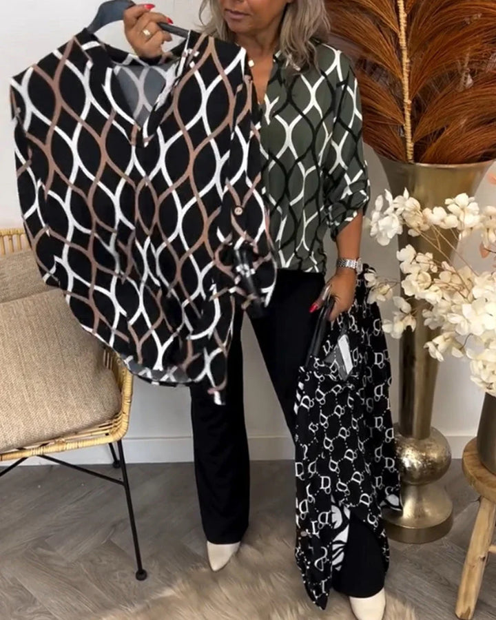 Damenbluse mit grafischem Muster, V-Ausschnitt, aus leichter Baumwolle, ideal für den Alltag und kombinierbar mit Hosen.