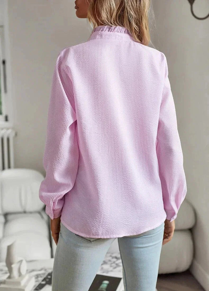 Damenbluse aus leichtem Baumwollstoff, Rüschenkragen, lange Ärmel, ideal für lässige Anlässe und Alltagsoutfits.