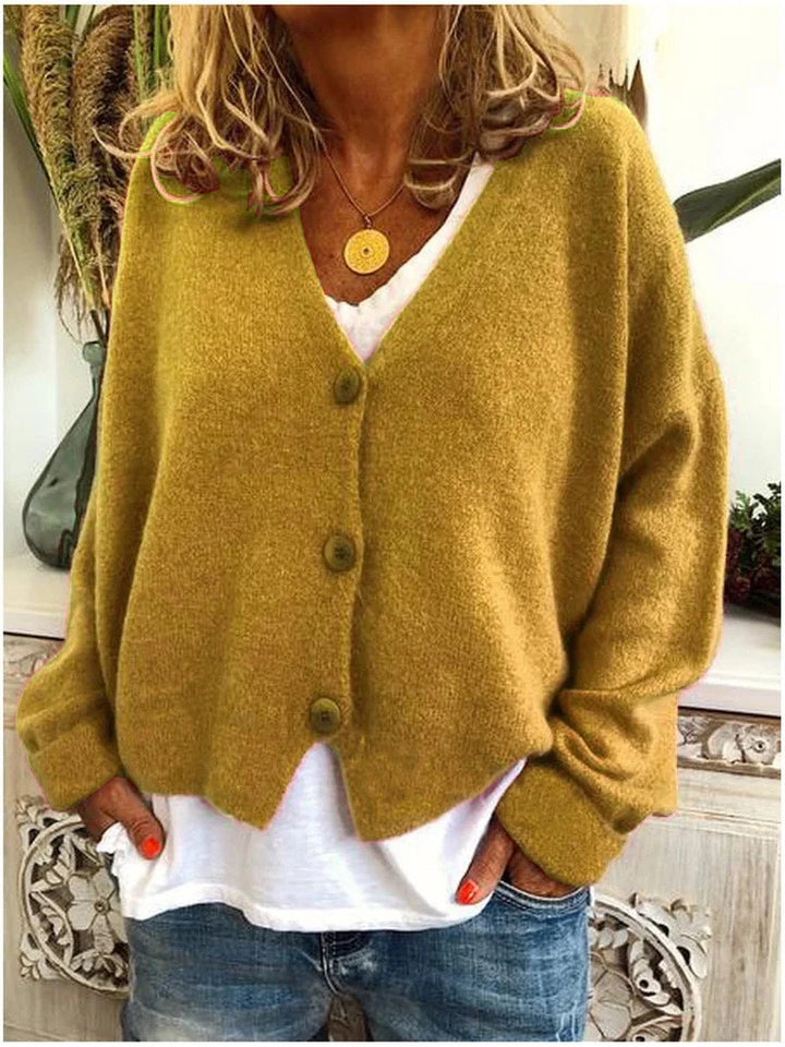 Damenkurzstrickjacke in Gelb mit V-Ausschnitt, Knöpfen und weichem, leichtem Material für einen lässigen Look.