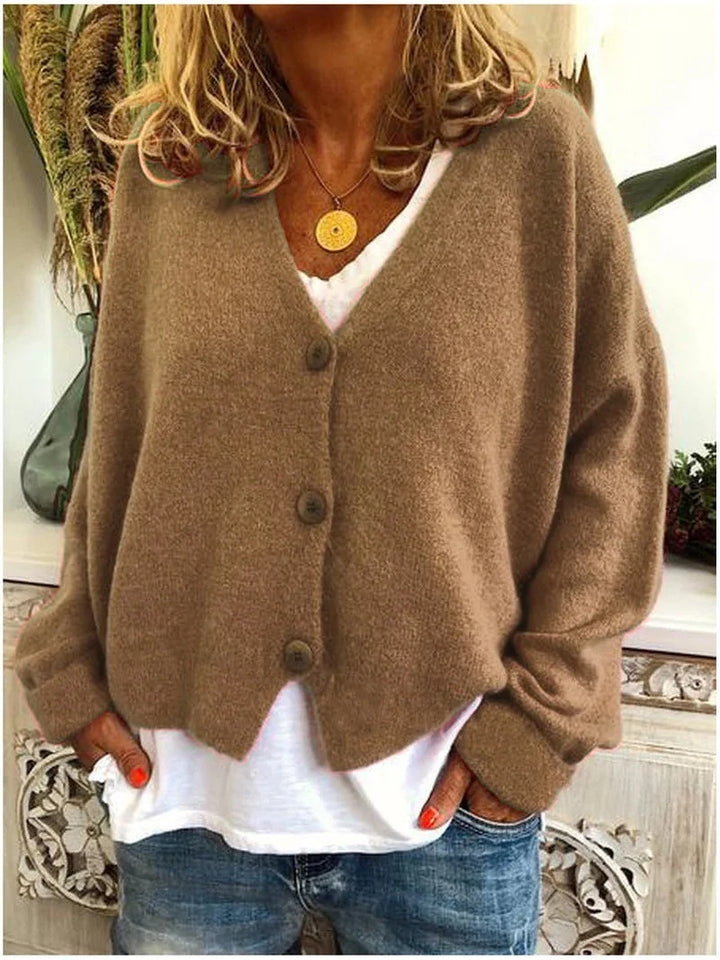 Damenkurzstrickjacke in Khaki, V-Ausschnitt, Knöpfe, weicher Stoff, lässiger Schnitt, ideal für geschichtete Looks.