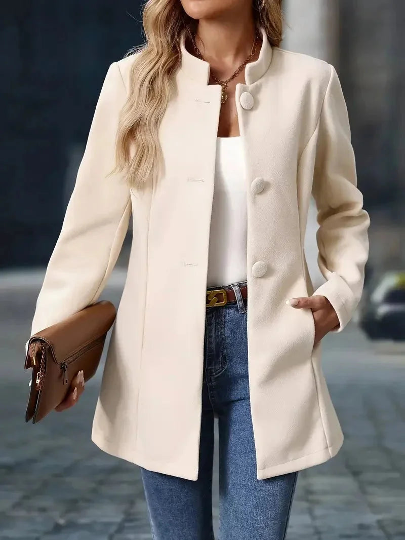 Damenmantel mit Stehkragen, eleganter Knopfleiste, aus hochwertigem Stoff, ideal für Herbst und Winter.