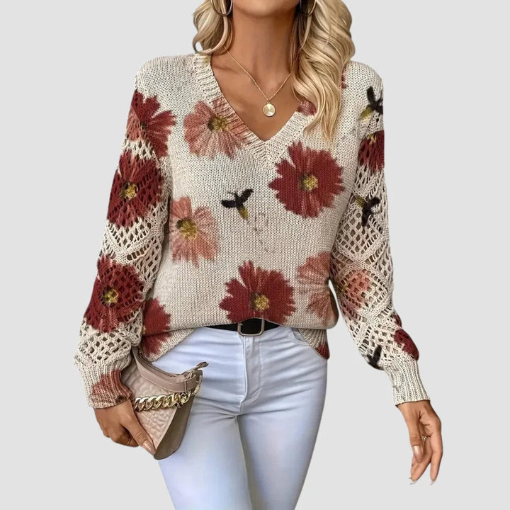 Roter Damenpullover mit Blumenmuster, Häkel-Details und weichem Material, ideal für entspannte Tage im Freien.