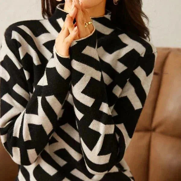 Damenpullover mit geometrischem Schwarz-Weiß-Muster aus weicher Baumwolle, ideal für den lässigen Freizeitlook.