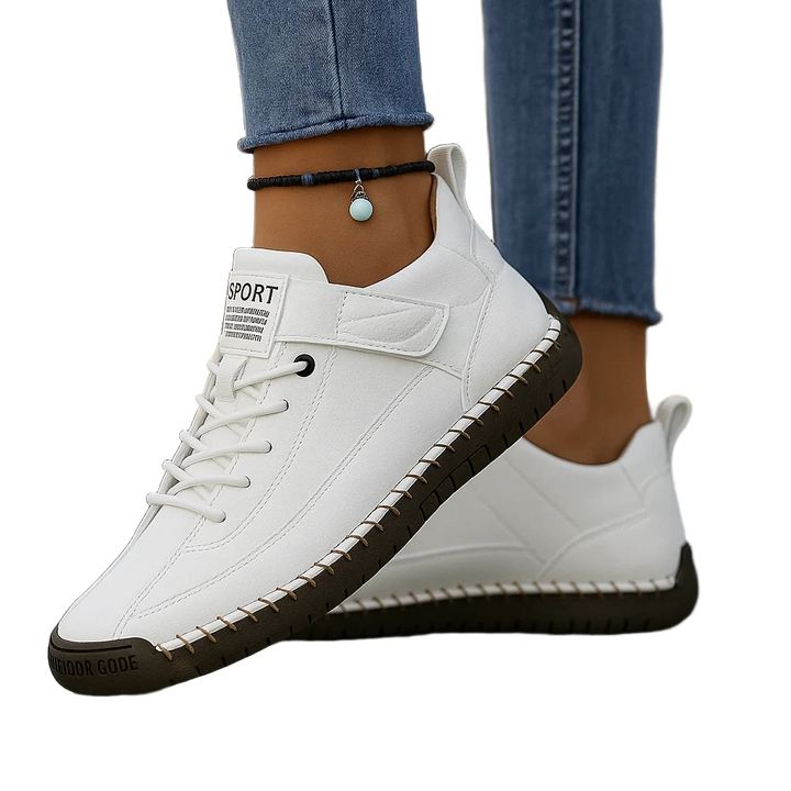 Damen Sneaker in Weiß mit elastischer Sohle, Klettverschluss und atmungsaktivem Obermaterial für komfortablen Tragekomfort.