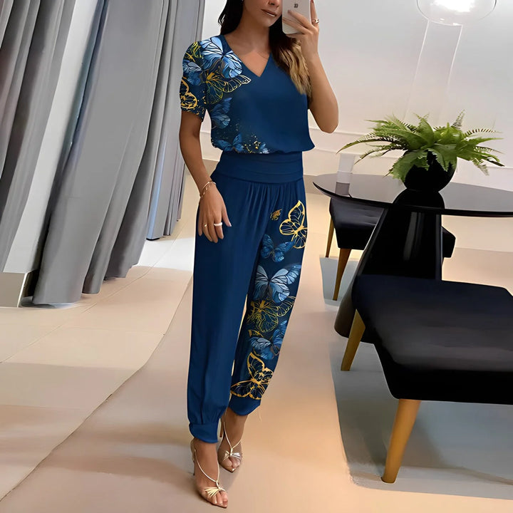 Elegante Damenbluse in Blau mit gemusterter Hose, aus hochwertigem Baumwollmaterial, leicht und atmungsaktiv. Fast…