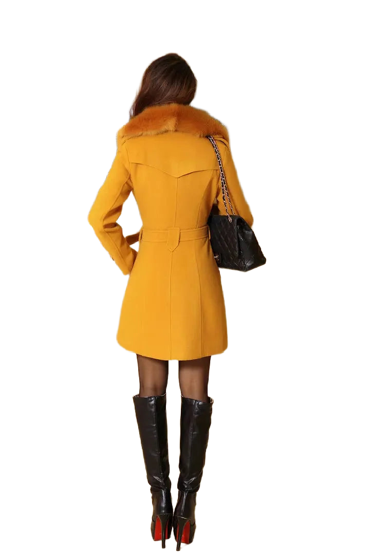 Eleganter Damenmantel mit Kragenbesatz und Gürtel