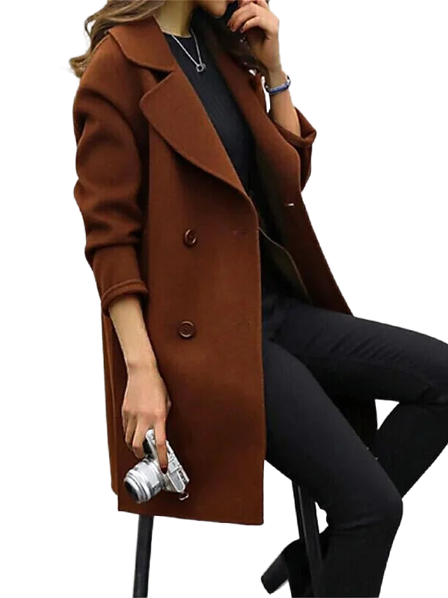 Brauner Damen Trenchcoat mit Doppelreiher, Reverskragen und langem Schnitt, ideal für Übergangszeiten und vielseitige…