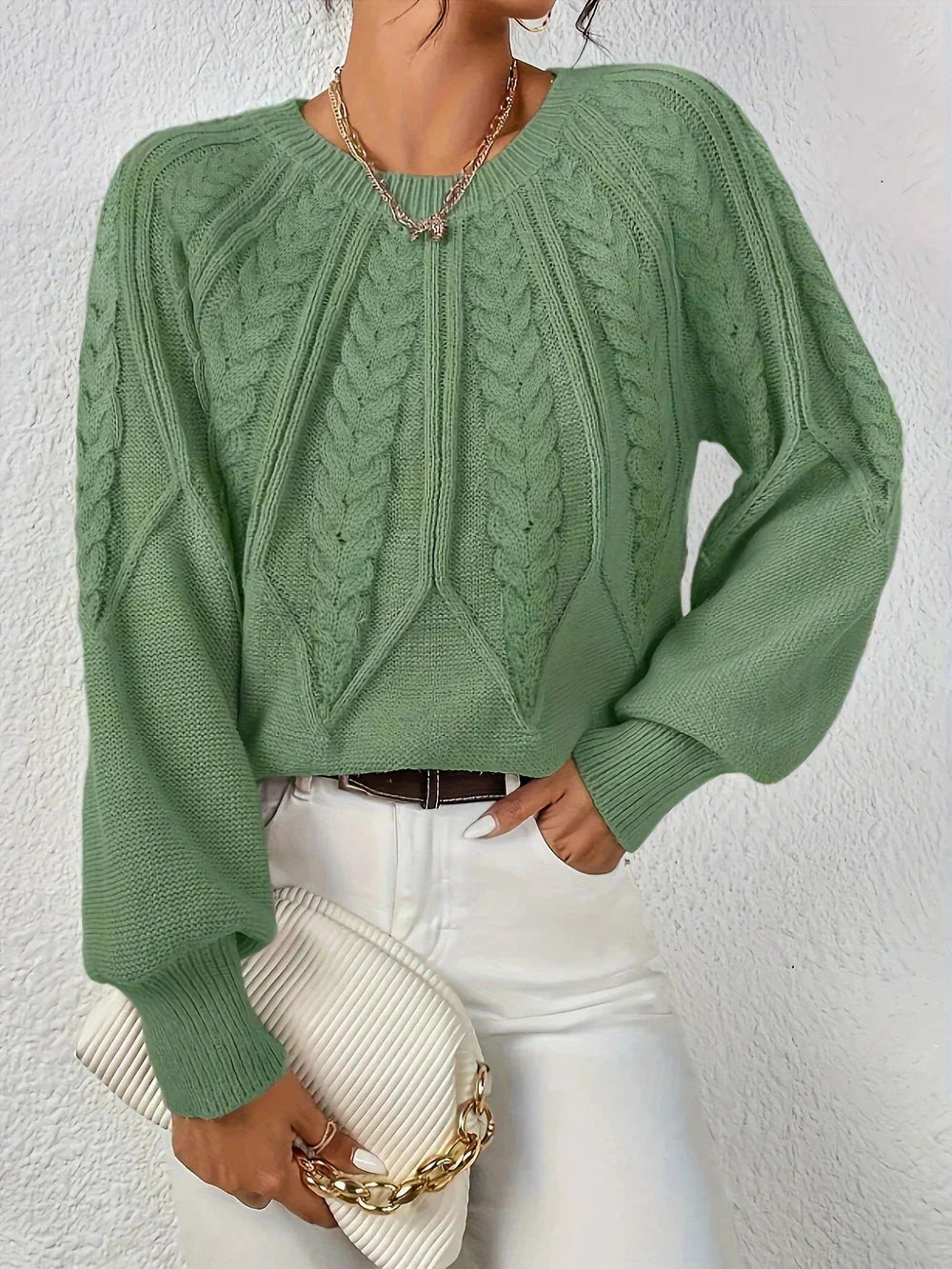 Frauen Zopfstrick Pullover mit Rundhalsausschnitt aus weicher Baumwolle, mit eleganten Zopfmuster-Details in sanften…