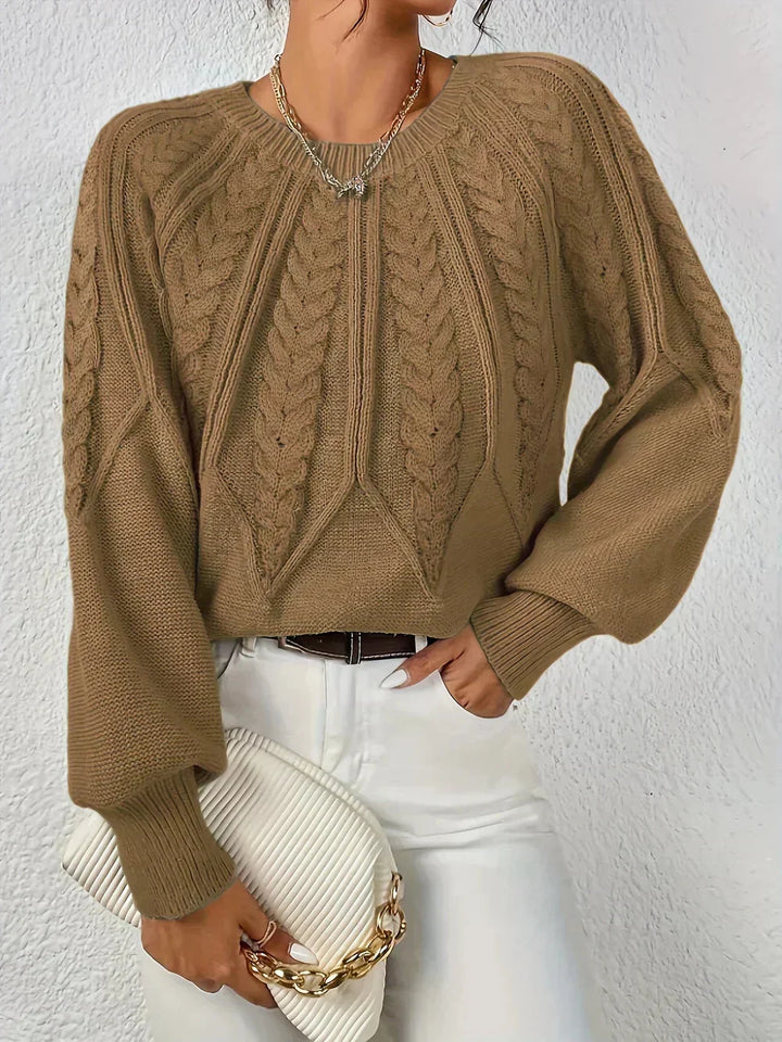 Brauner Frauenpullover mit Zopfstrick, Rundhalsausschnitt und hochwertiger Baumwollmischung, ideal für kühle Tage.