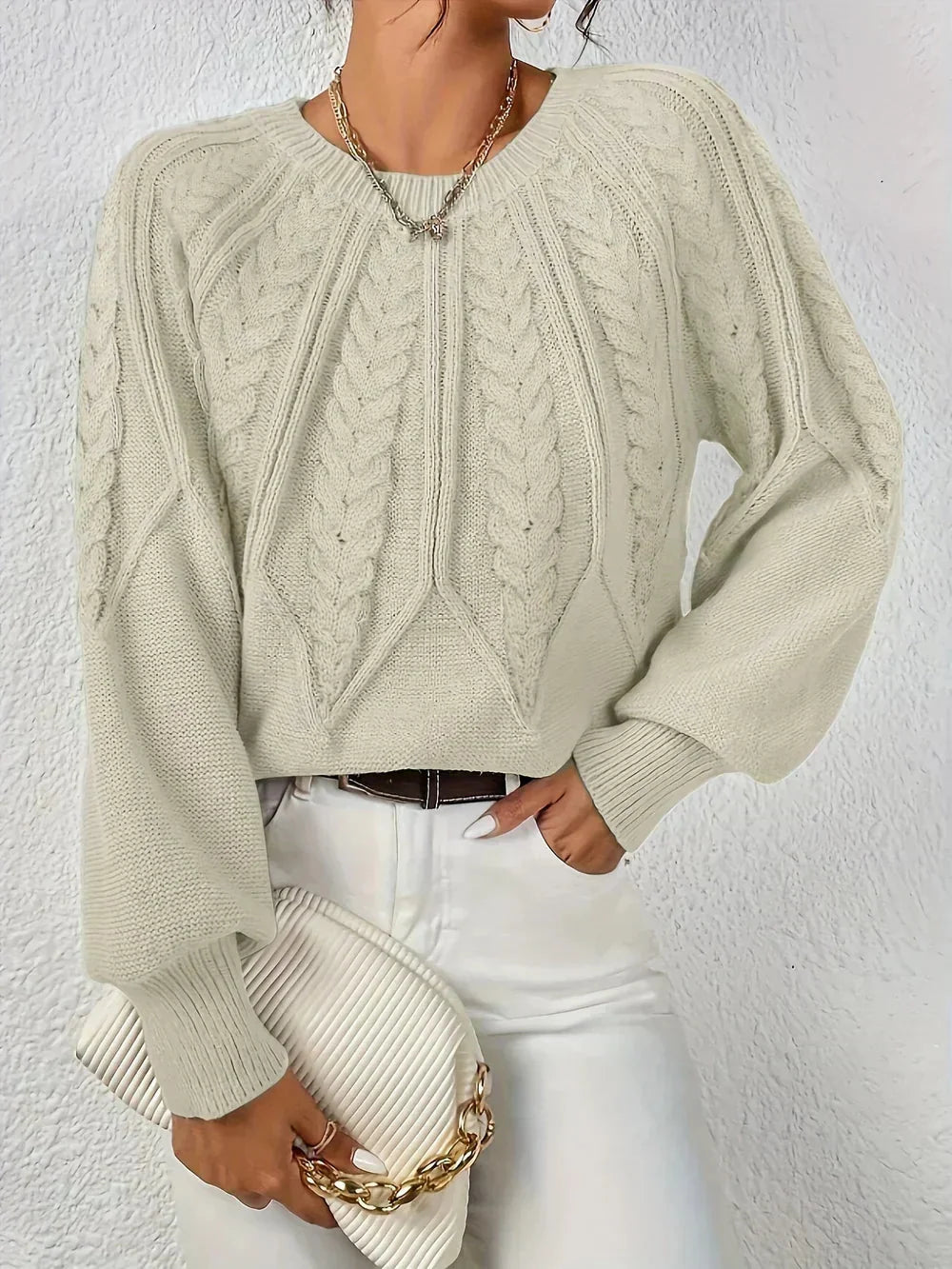 Khakifarbener Zopfstrick Pullover für Frauen mit Rundhalsausschnitt, aus weichem Baumwollmix, ideal für den Alltag.