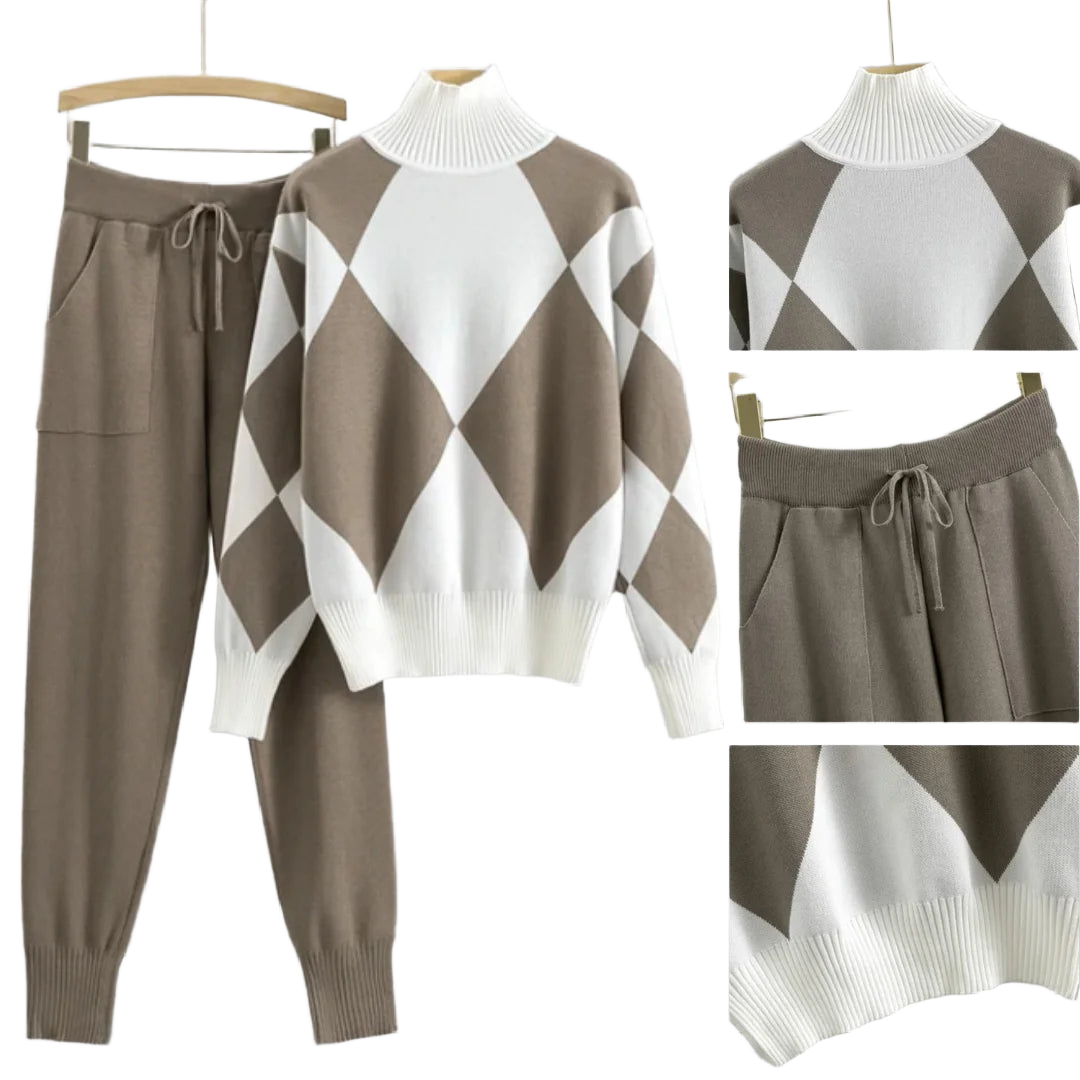 Geometrisches Damen-Set aus weichem Baumwollmix mit Pullover und Jogginghose in modernem Muster und bequemer Passform.