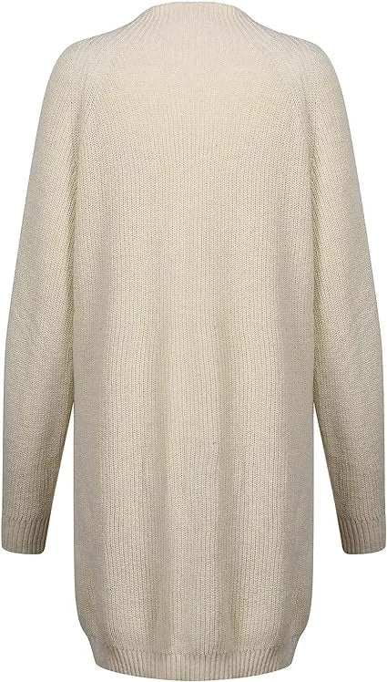 Grobstrick Rollkragenkleid in lockerer Passform aus weicher, atmungsaktiver Wolle mit langen Ärmeln und Bündchen.