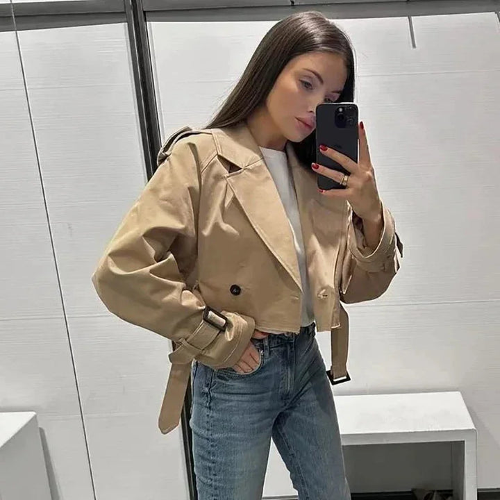Kurzer Damen Trenchcoat mit Gürtel und verstellbaren Ärmeln