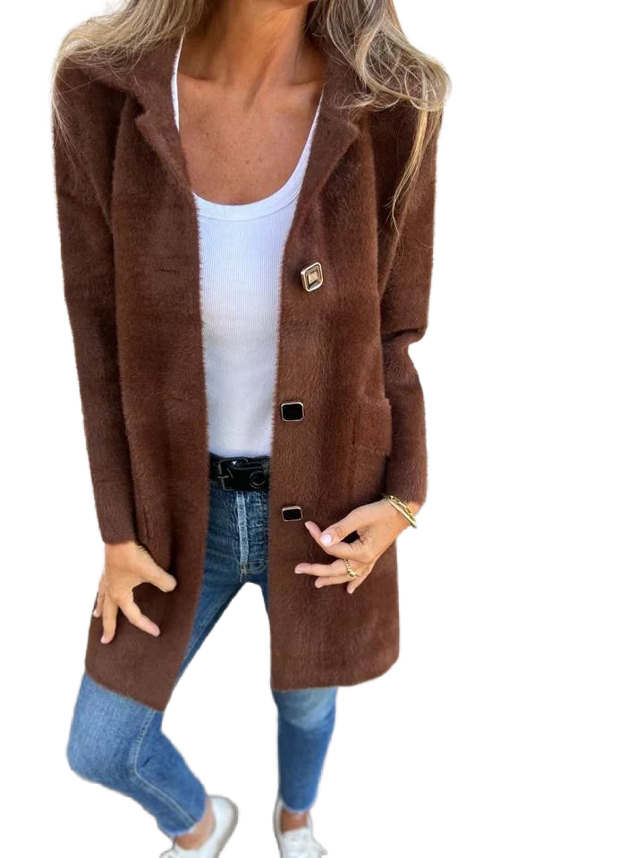 Damen mittellanger grober Mantel aus Baumwollmischung mit Knopfleiste und leicht strukturiertem Stoff in klassischem Schnitt.