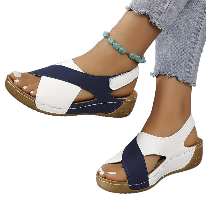 Orthopädische Damen Wandersandalen in Blau mit Klettverschluss, ideal für Wanderungen. Verstellbare Riemen und bequeme Sohle…