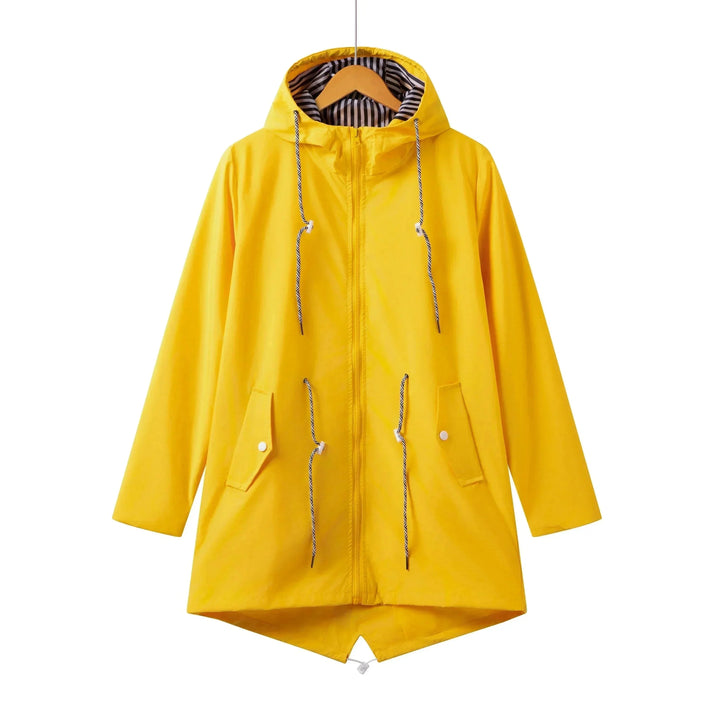 Gelbe Outdoor-Kapuzenjacke mit Reißverschluss, Kordelzug und funktionellem, atmungsaktivem Material für aktive Einsätze.