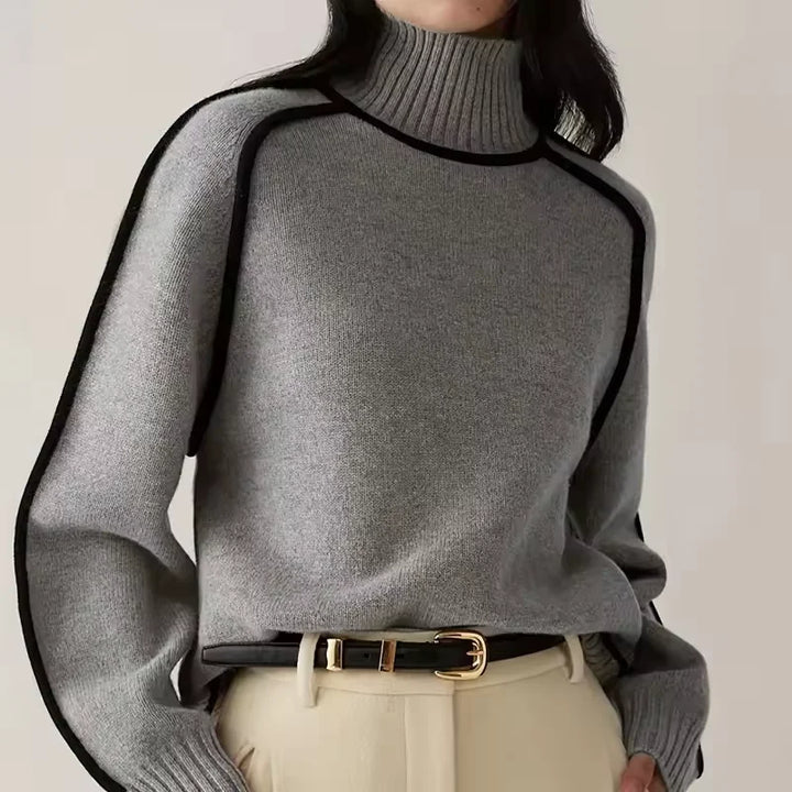 Hellgrauer Pullover mit Rollkragen aus weicher Baumwolle, ideal für gemütliche Herbst-Looks mit klaren Linien und…